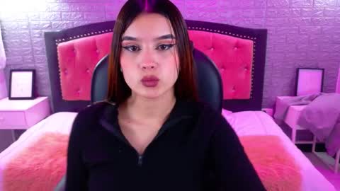 Snapshot of natalie_loffreda chatting on October 1, 2025, 3:01 am natalie online show from October 1, 2025, 3:01 am