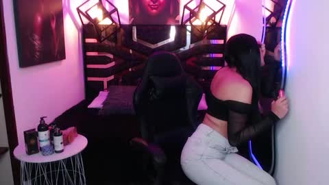 Snapshot of natalie_loffreda chatting on May 5, 2026, 8:28 pm natalie online show from May 5, 2026, 8:28 pm