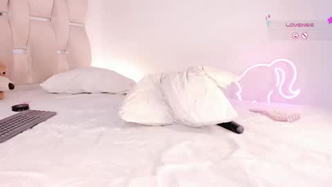 Snapshot of natalie_paris chatting on March 5, 2025, 12:22 pm Natalie online show from March 5, 2025, 12:22 pm