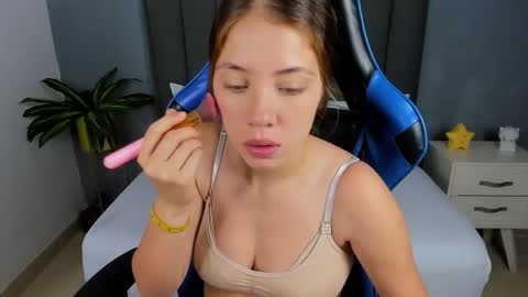 Snapshot of nataly_rodri chatting on January 8, 2025, 12:05 pm Nataly online show from January 8, 2025, 12:05 pm