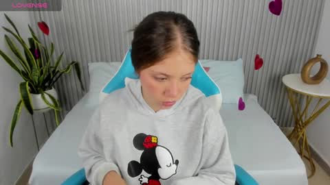 Snapshot of nataly_rodri chatting on February 15, 2025, 12:11 pm Nataly online show from February 15, 2025, 12:11 pm