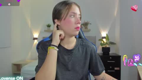 Snapshot of nataly_rodri chatting on February 15, 2026, 1:57 am Nataly online show from February 15, 2026, 1:57 am