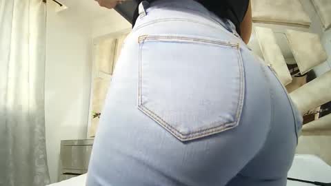 Snapshot of natalyefoster chatting on December 4, 2024, 7:34 pm Natalye foster online show from December 4, 2024, 7:34 pm