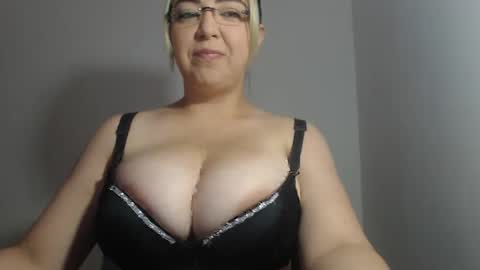 Snapshot of natasha9_ chatting on December 17, 2024, 3:39 pm NATTY online show from December 17, 2024, 3:39 pm