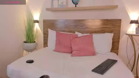 N A T A S H A online show from March 8, 2025, 6:10 am