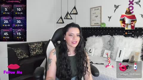 Snapshot of natasha__logan chatting on December 15, 2024, 11:23 am Natasha online show from December 15, 2024, 11:23 am