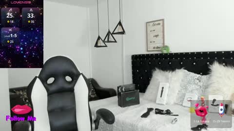 Snapshot of natasha__logan chatting on January 19, 2025, 4:22 am Natasha online show from January 19, 2025, 4:22 am