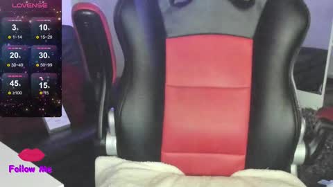 Snapshot of natasha__logan chatting on October 7, 2025, 6:32 am Natasha online show from October 7, 2025, 6:32 am