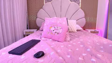 Snapshot of natasha_luna_ chatting on November 18, 2025, 7:18 pm Natasha online show from November 18, 2025, 7:18 pm