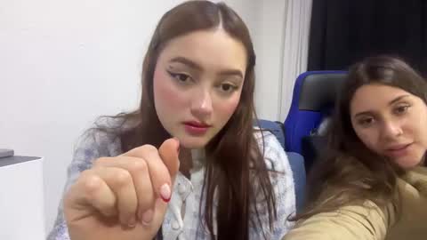 natasha_romanof18 online show from January 8, 2026, 4:04 am