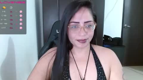 Snapshot of natashasmithe chatting on February 3, 2025, 4:25 am Natasha Smithe online show from February 3, 2025, 4:25 am