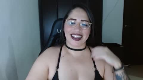 Snapshot of natashasmithe chatting on October 13, 2025, 8:42 pm Natasha Smithe online show from October 13, 2025, 8:42 pm