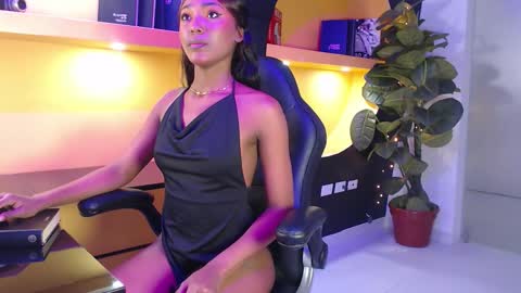 nathalia online show from October 8, 2025, 11:52 am