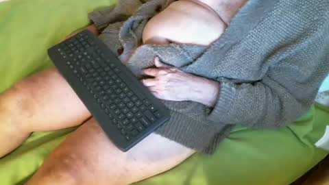 Snapshot of nate1x chatting on December 12, 2024, 1:43 am nate1x online show from December 12, 2024, 1:43 am