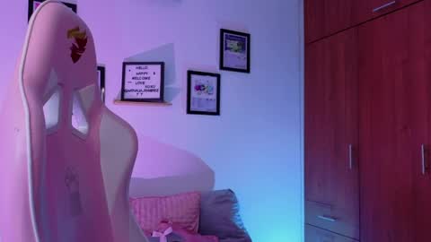 Nathalia Ramirez online show from May 1, 2026, 5:01 am