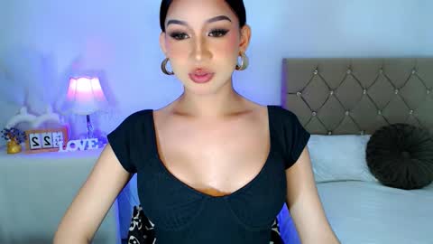 Snapshot of nathalie_hadid chatting on October 21, 2025, 7:36 pm please follow me guyss online show from October 21, 2025, 7:36 pm