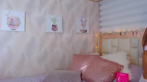 Snapshot of nathalierose_1 chatting on November 21, 2025, 9:08 am Nathalie Rose online show from November 21, 2025, 9:08 am