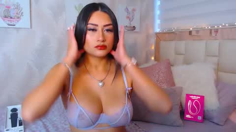 Snapshot of nathalierose_1 chatting on November 27, 2025, 11:01 am Nathalie Rose online show from November 27, 2025, 11:01 am
