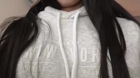 Snapshot of nathaly_blue chatting on December 6, 2024, 11:47 pm nathaly_blue online show from December 6, 2024, 11:47 pm