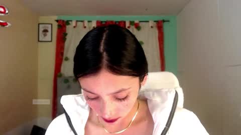 Snapshot of nathaly_blue chatting on December 17, 2025, 1:33 am nathaly_blue online show from December 17, 2025, 1:33 am