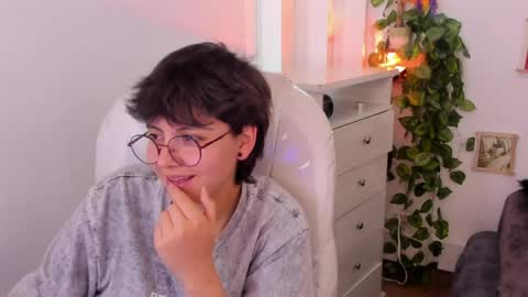 nathalyy_ds online show from April 28, 2026, 9:09 pm