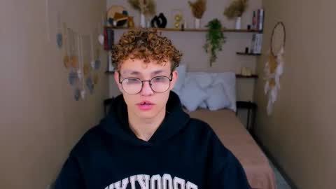 Snapshot of nathan_curl chatting on November 18, 2025, 10:20 am Nathan online show from November 18, 2025, 10:20 am