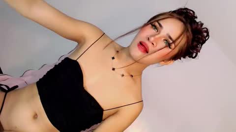Nathalie smith online show from April 23, 2026, 2:24 am