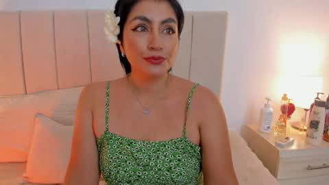 Snapshot of natty_bush chatting on May 3, 2026, 12:33 pm Nathalie online show from May 3, 2026, 12:33 pm