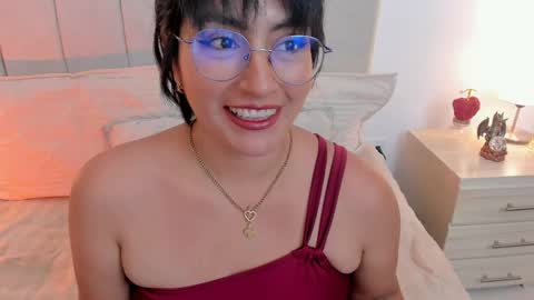 Snapshot of natty_bush chatting on May 5, 2026, 8:50 pm Nathalie online show from May 5, 2026, 8:50 pm