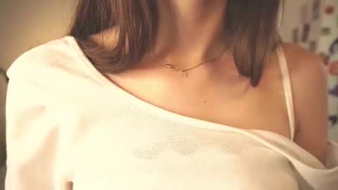 Snapshot of natur_ella chatting on December 19, 2025, 3:30 pm Ella online show from December 19, 2025, 3:30 pm