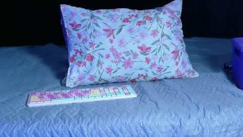 Gwen  online show from April 13, 2026, 7:52 pm