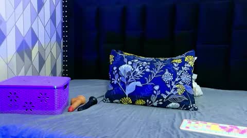 Snapshot of naturaltitss_ chatting on May 26, 2026, 7:21 pm Gwen online show from May 26, 2026, 7:21 pm