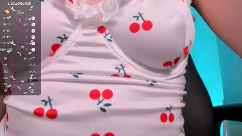 Snapshot of naturelly chatting on February 26, 2025, 6:21 pm Melisa FOLLOW ME online show from February 26, 2025, 6:21 pm