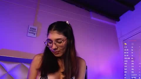 Snapshot of naty_saenz3 chatting on October 21, 2025, 9:43 am Naty Saenz online show from October 21, 2025, 9:43 am