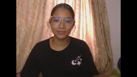 Snapshot of natzurit chatting on December 5, 2025, 4:47 pm Natzu online show from December 5, 2025, 4:47 pm