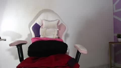 Snapshot of naughty69hottie chatting on July 2, 2026, 7:53 pm Leina modelo independiente online show from July 2, 2026, 7:53 pm