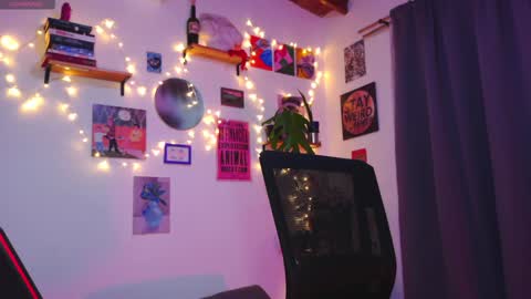 Em  please help me reach 100 thumbs up 3 online show from January 4, 2025, 12:05 am