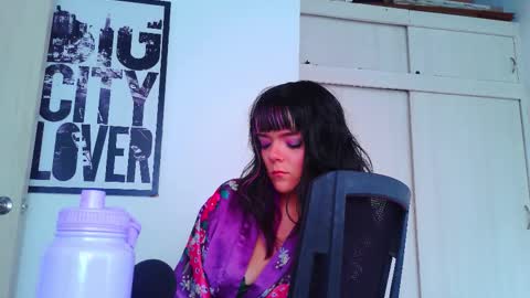 Em  please help me reach 100 thumbs up 3 online show from September 16, 2025, 6:09 pm