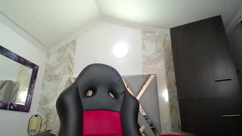 Kitten online show from December 16, 2025, 10:53 am