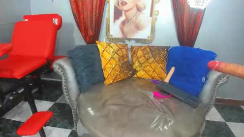 Snapshot of naughty_milf_esmeralda chatting on November 23, 2025, 3:17 am ESMERALDA online show from November 23, 2025, 3:17 am