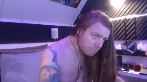 Snapshot of naughty_noisy_neighbors chatting on January 23, 2025, 6:17 am Freyja and Baldur online show from January 23, 2025, 6:17 am