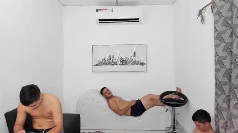 naughty_pearls online show from October 9, 2025, 1:31 pm