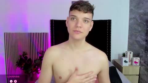 Snapshot of naughty_twink_ chatting on December 4, 2025, 11:30 am Noah online show from December 4, 2025, 11:30 am