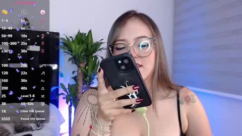 LANAindependent model online show from December 23, 2024, 4:22 am