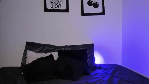 LANAindependent model online show from September 30, 2025, 8:41 am