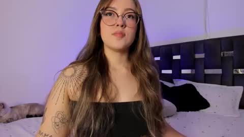 Snapshot of naughtycurvybbx chatting on December 2, 2025, 8:52 am LANAindependent model online show from December 2, 2025, 8:52 am