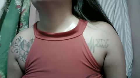 Snapshot of naughtymom_33 chatting on May 5, 2026, 7:00 pm naughtymom_33 online show from May 5, 2026, 7:00 pm