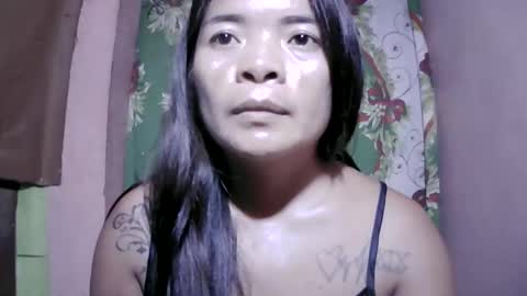 Snapshot of naughtymom_33 chatting on May 16, 2026, 11:42 am naughtymom_33 online show from May 16, 2026, 11:42 am