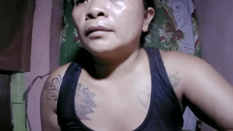 Snapshot of naughtymom_33 chatting on June 20, 2026, 9:23 am naughtymom_33 online show from June 20, 2026, 9:23 am