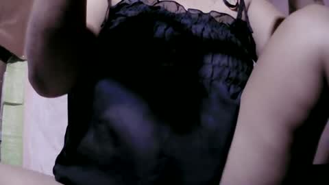 Snapshot of naughtymom_33 chatting on June 30, 2026, 4:24 am naughtymom_33 online show from June 30, 2026, 4:24 am